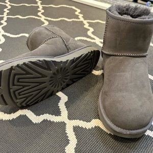 UGG Classic Mini II